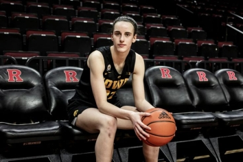 The Iowa Hawkeyes will retire the number 22 of Caitlin Clark
