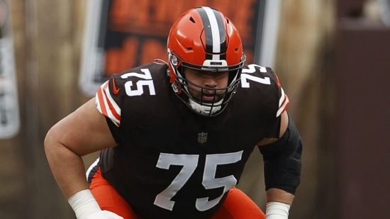 24. Joel Bitonio