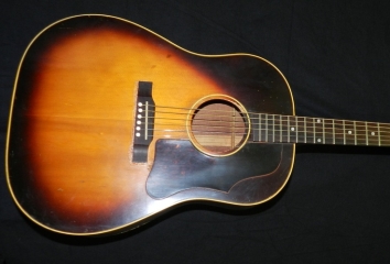 Gibson J45 Standard vs Hummingbird: Decisive Comparison for Your Ideal Guitar