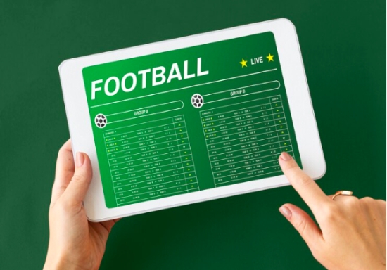 Managing Football Teams and Tracking NFL Scores with Football Apps