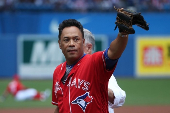 Roberto Alomar banned from baseball