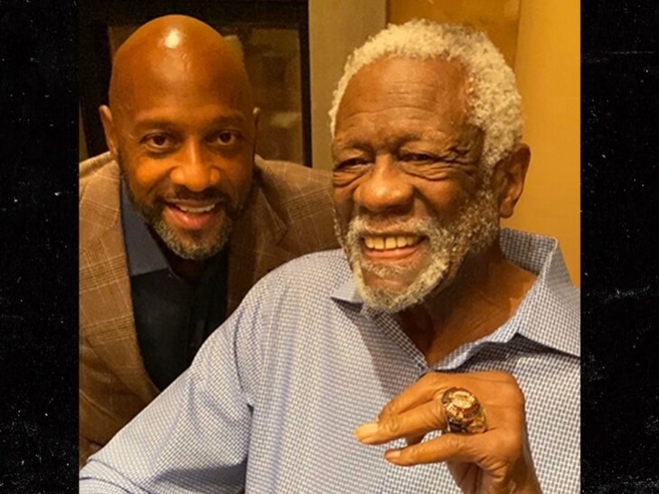 Bill Russell finally accepts his Hall of Fame ring