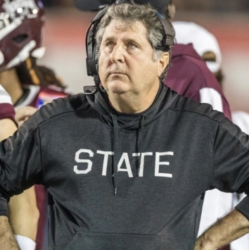 The College Football Hall of Fame tweaks its coaching requirements
