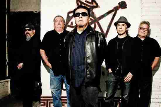 106. Los Lobos