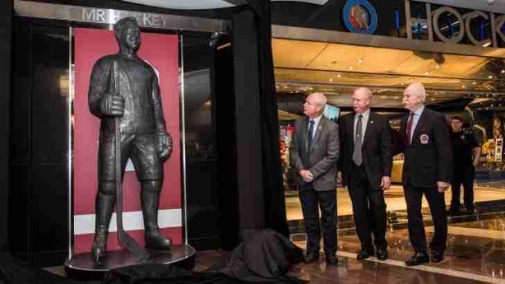 The Gordie Howe statue is now at the HHOF