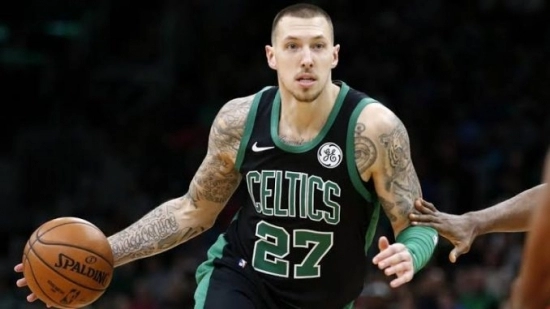 47. Daniel Theis