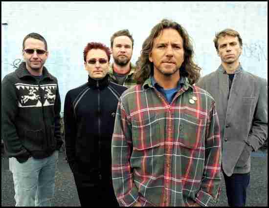 Pearl Jam invites snubbed members to the ceremony