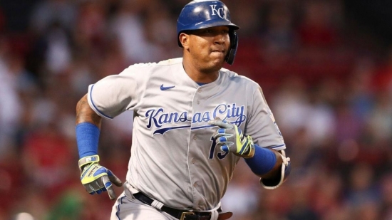 Notinhalloffame names Salvador Perez the 2021 Catcher of the Year